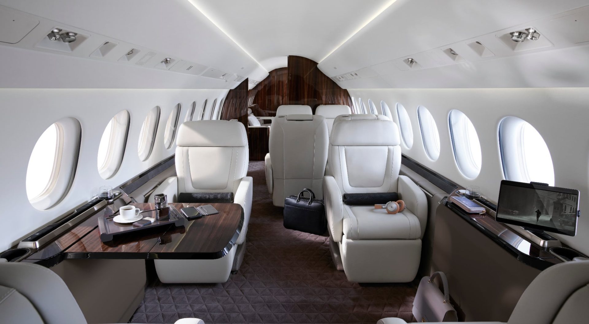 01.Falcon8X_Cabin_Desktop-1920x1056